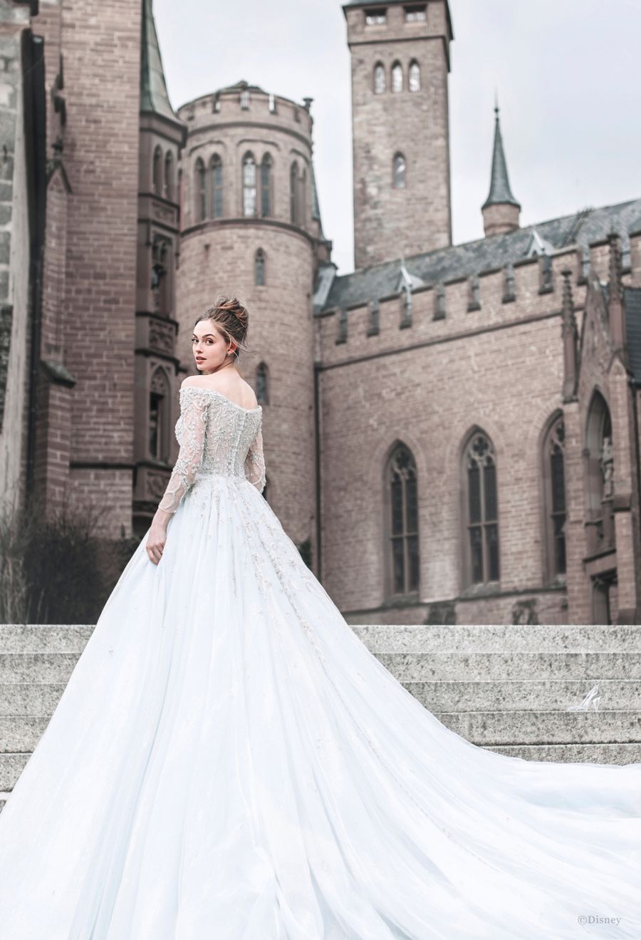 Cinderella by Allure Bridals | Style: DP253 (só disponível nas lojas Kleinfeld) | Créditos: Disney