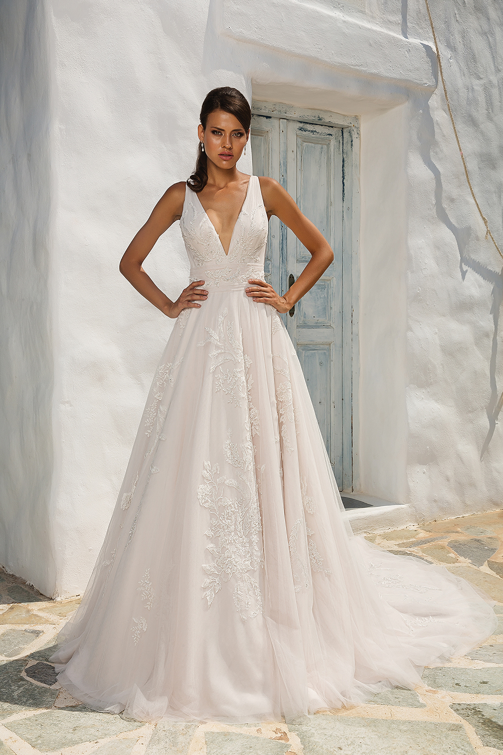 Style 8953. Credits: Justin Alexander