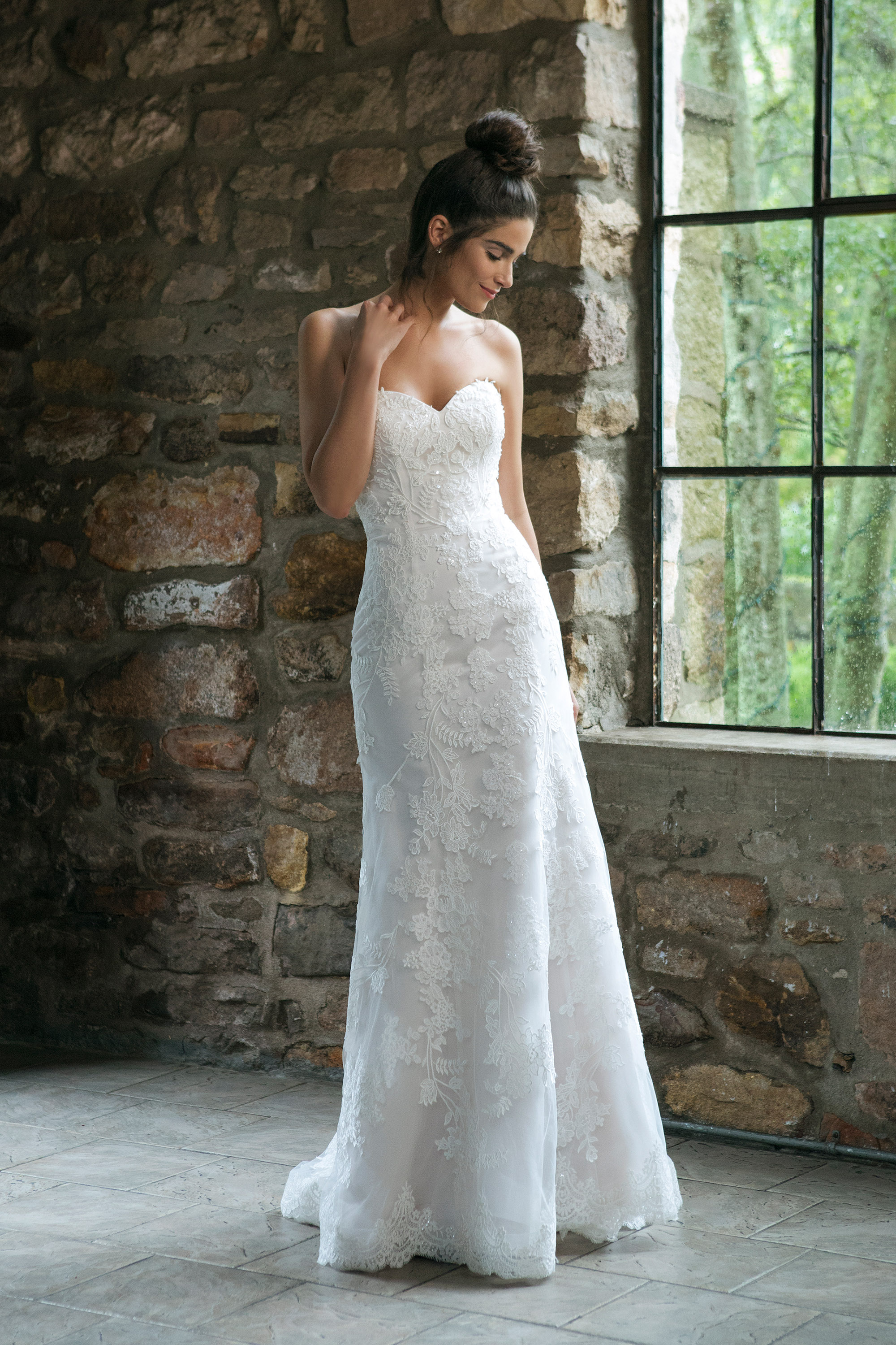 Style 44064D. Credits: Justin Alexander Sincerity.
