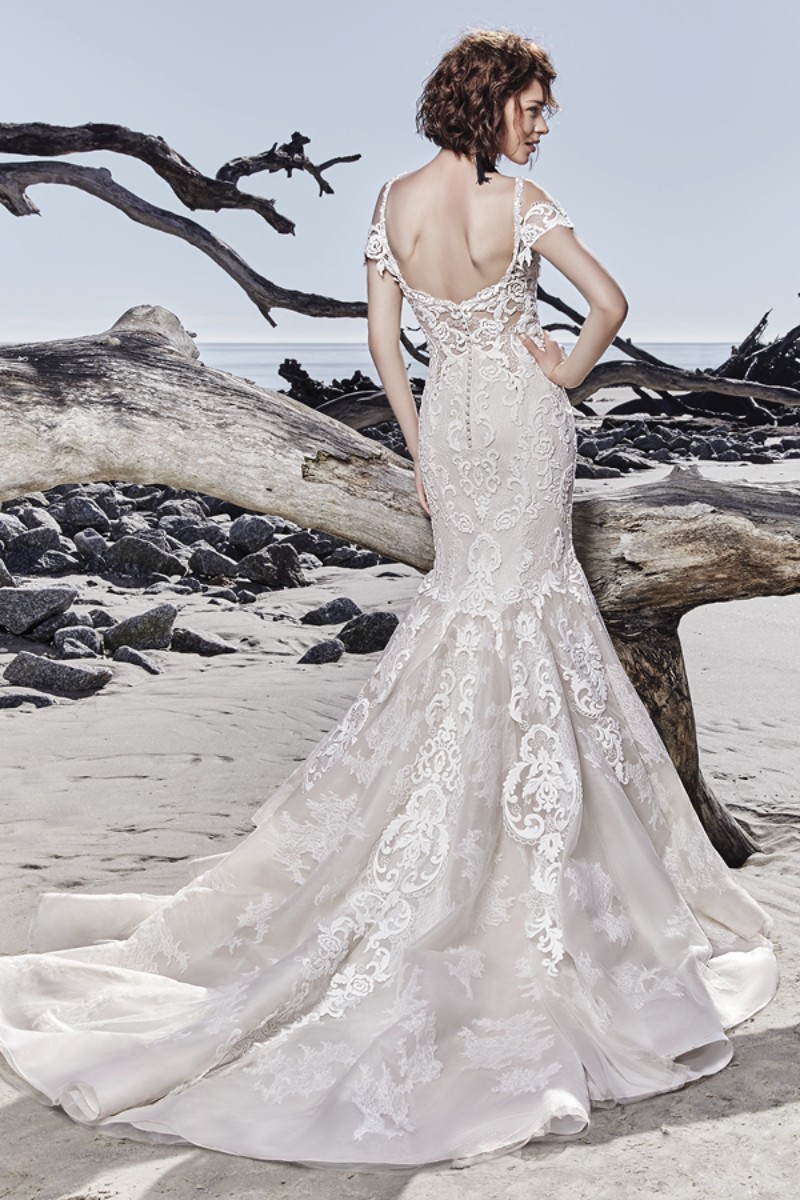 <a href="https://www.maggiesottero.com/sottero-and-midgley/portia/11562">Maggie Sottero</a>