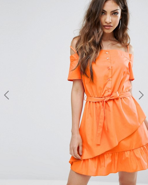 Pretty LittleThing Bardot Ruffle Hem Mini Dress da Asos (27,03€)