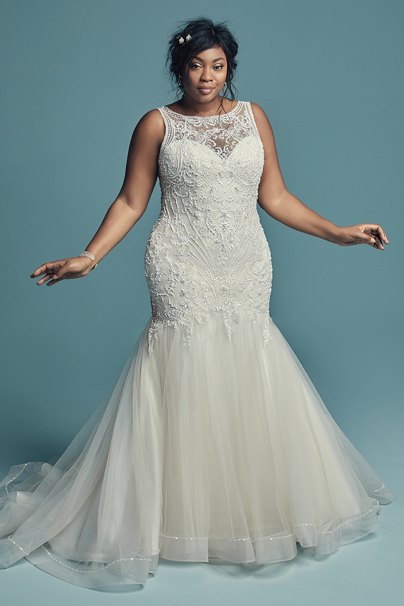 <a href="https://www.maggiesottero.com/maggie-sottero/ariella-marie/11455">Maggie Sottero</a>

Este vestido de noiva inspirado num estilo mais vintage apresenta um corpete com pormenores de renda bordados, realçados por pérolas e cristais Swarovski, caindo em cascata ao longo da saia de tule. Alças extremamente finas duplas nascem do profundo decote das costas, terminando num decote halter. Terminado com botões cobertos e um fecho. Véu de tule vendido separadamente. 
