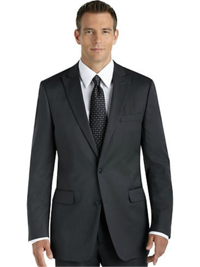 Para os noivos que procuram um fato clássico mas actual e muito elegante, aqui ficam algumas amostras. O seu estilo anda por aqui!