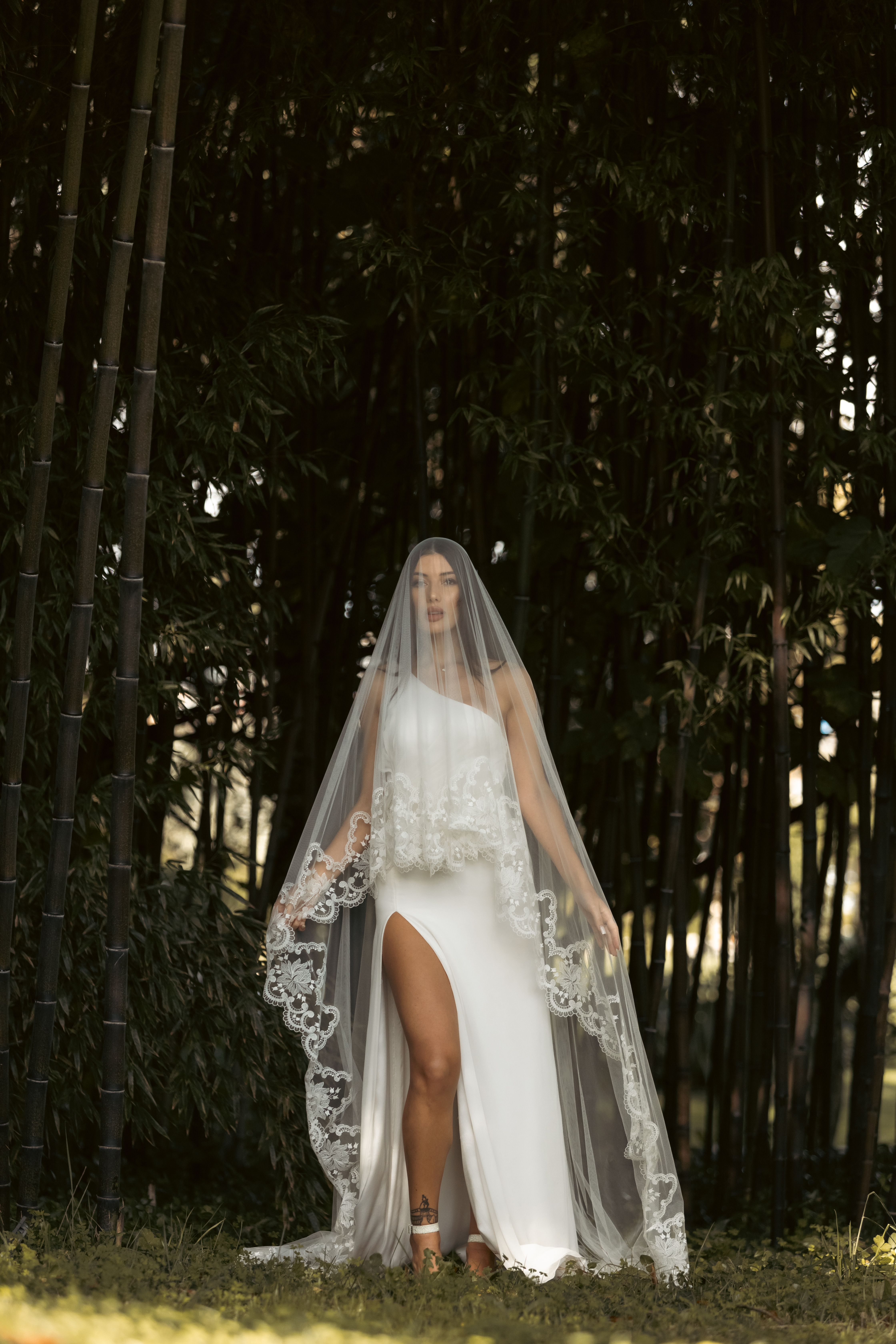 Vídeo: @ricardolacal from @lacal.weddings Make Up | Cabelos @dianapereiraatelier  Foto: @jose_ferreira_photo from @you_and_me_wedding_photography Local: @torre_bella  Modelos: @neneyn_m | @marisasilva.__ Vestido: @giorodriguesoffical 