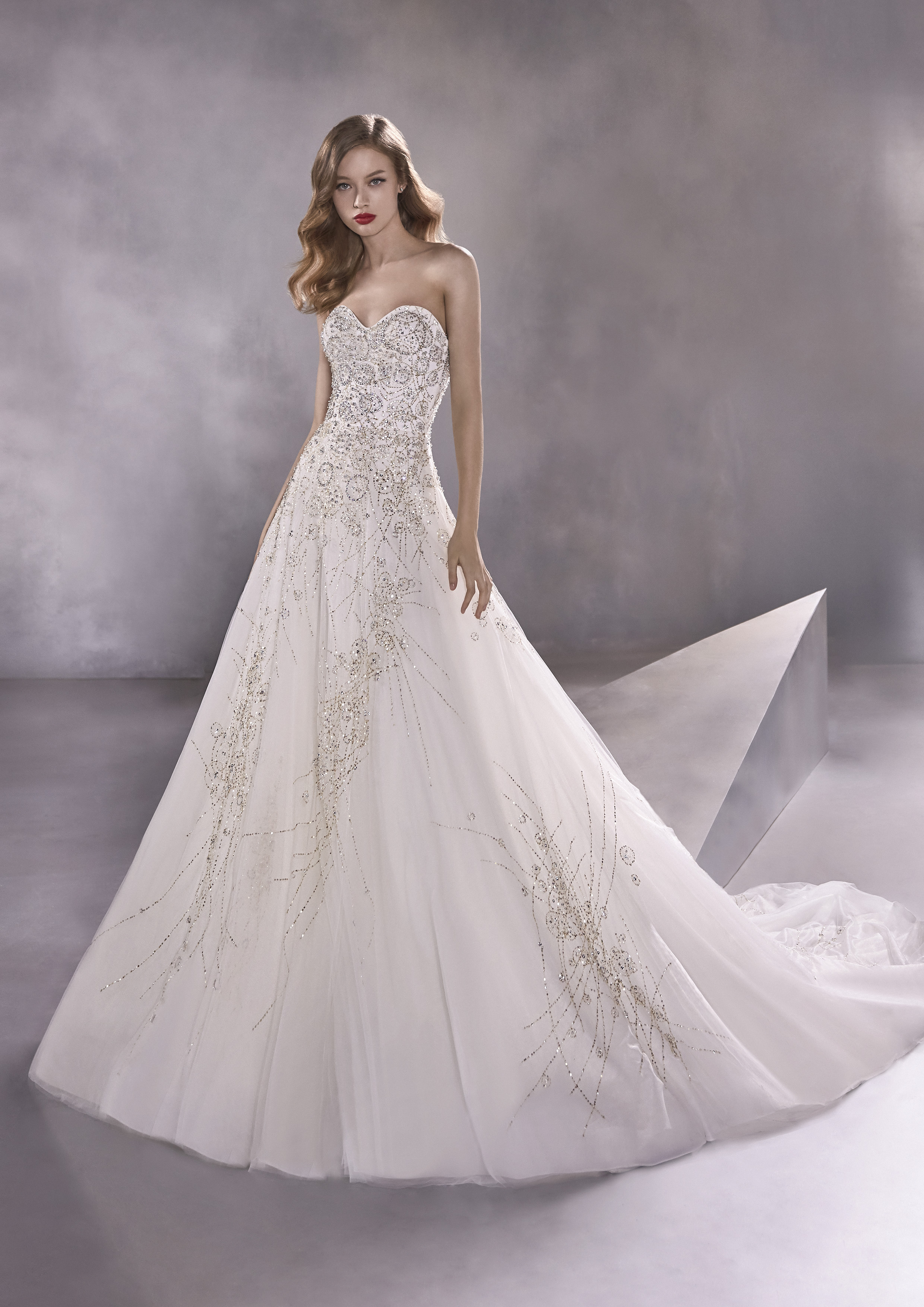 Créditos: Starshine, Atelier Pronovias 2020