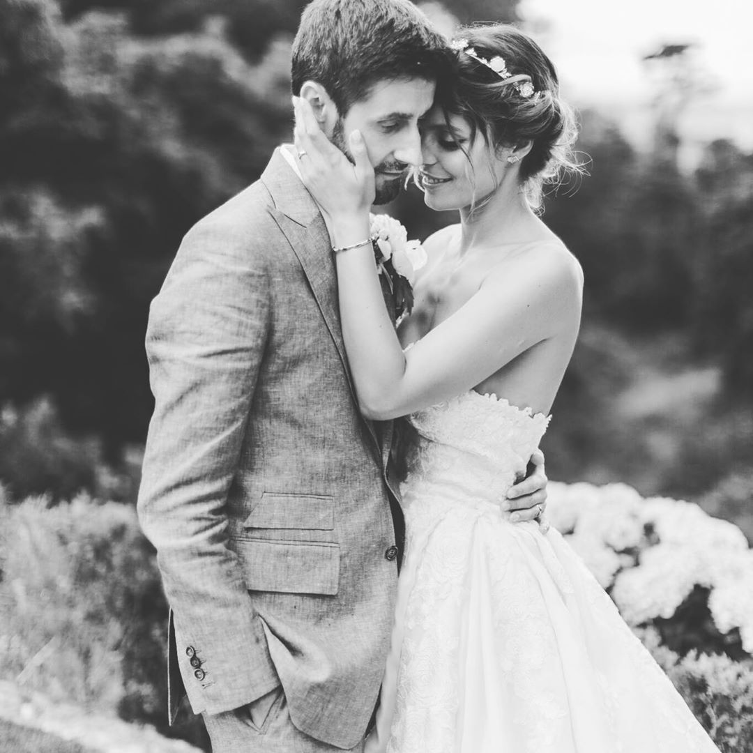 Andreia Rodrigues partilhou no seu IG @andreiarodriguesoficial uma foto do seu casamento. Na legenda, apenas «Namorados!»