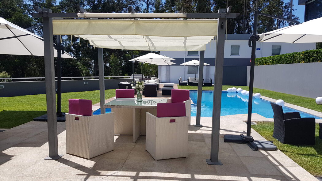 Espaço para eventos com piscina