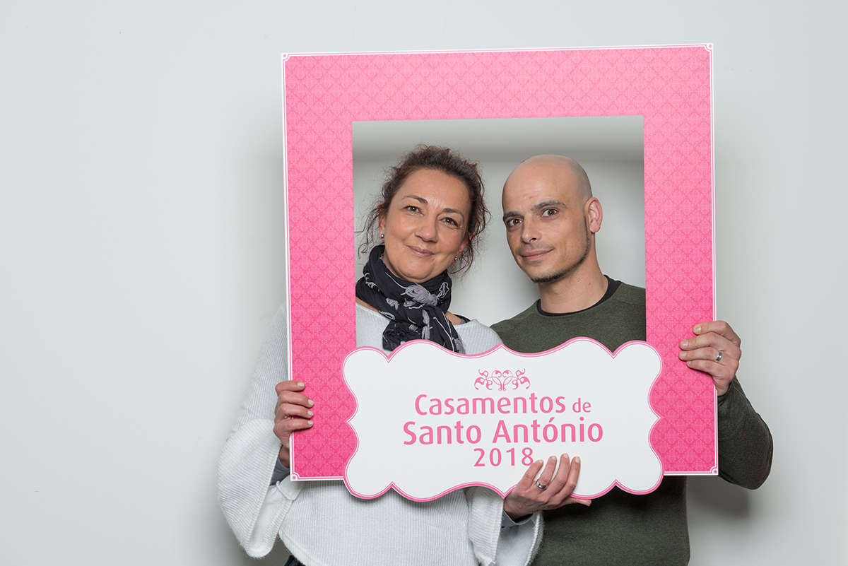 <p><b>Alexandra Tibúrcio & Edgar Ferreira</b><p>Benfica<p>Alexandra tem 46 anos e é Auxiliar de Ação Direta; o Edgar tem 36 anos e é motorista. Vão ter um casamento civil.<p>Da sua relação, destacam a "unidade".