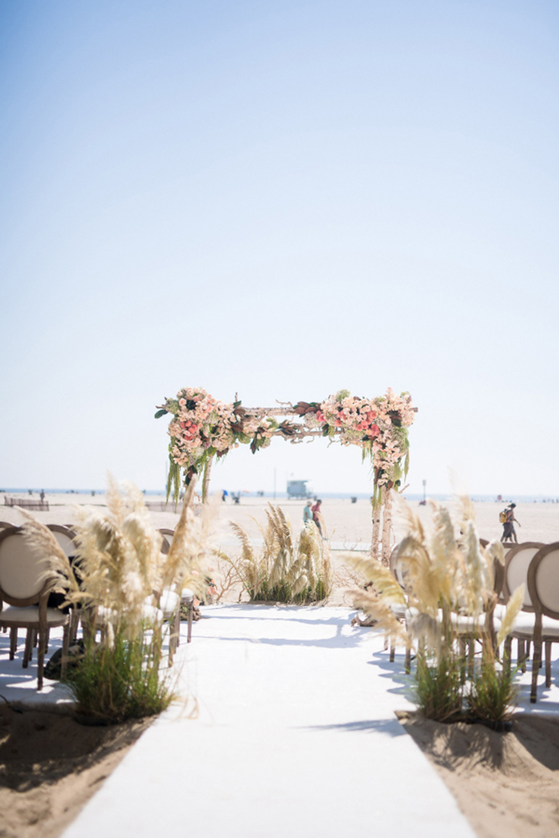 Decore o seu caminho até ao altar da forma mais original e arrase. Anote estas ideias!