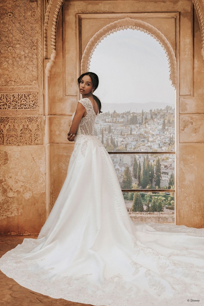 Jasmine by Allure Bridals Style: DP254 (apenas disponível nas lojas Kleinfeld) | Créditos: Disney