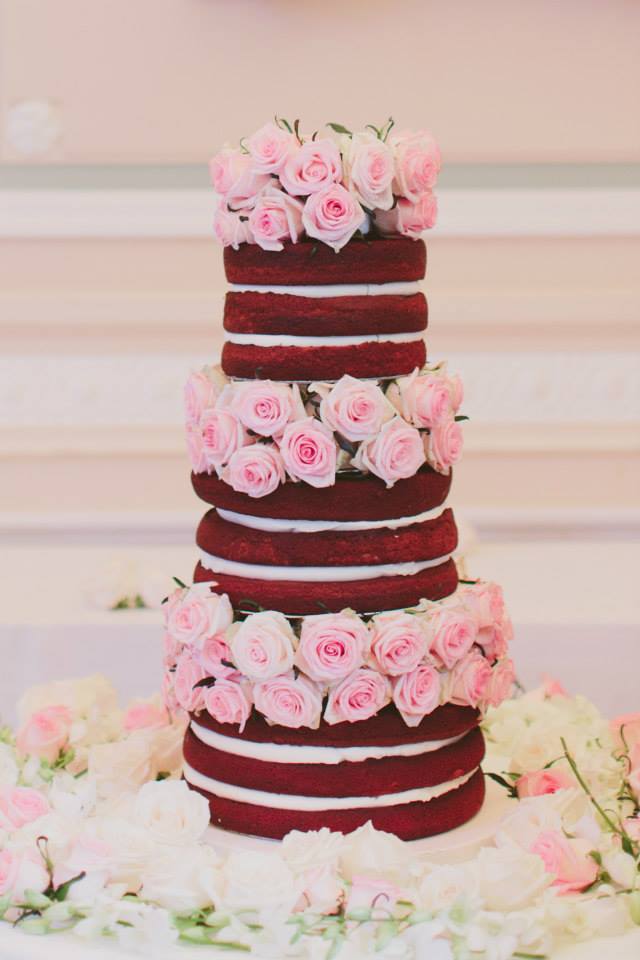 Naked Cake. Bolo: Vintage Cake Company | Foto: Paperkite Photography | Flores: Atelier Teresa RibeiroNaked Cake. Bolo: Vintage Cake Company | Foto: Paperkite Photography | Flores: Atelier Teresa Ribeiro