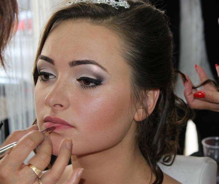 Adi Make-up Artist