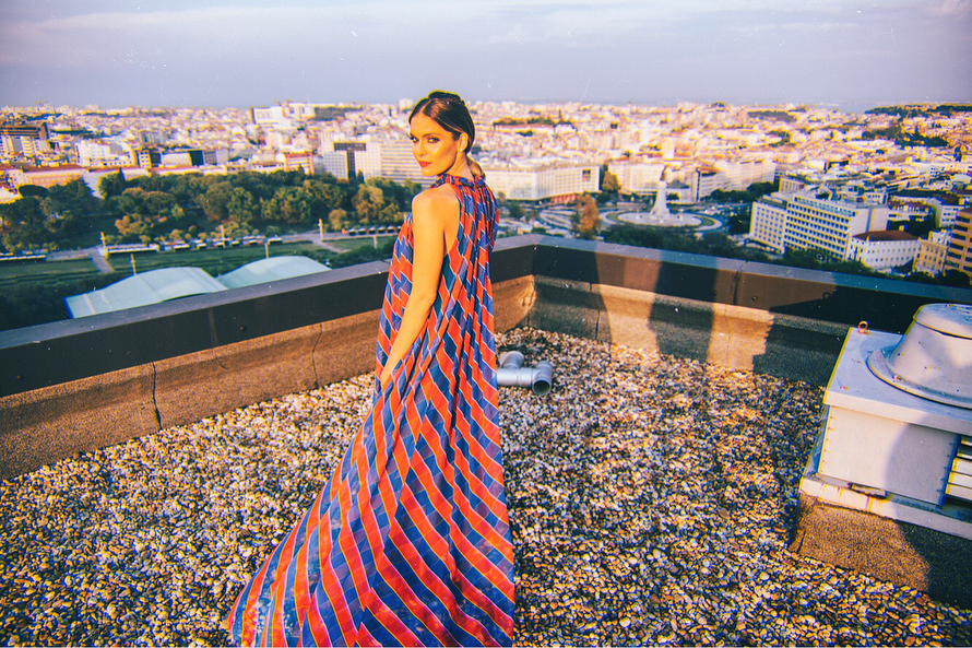 Vestido: Nude Fashion Store. Joias: Boutique dos Relógios Plus. Maquilhagem: Mafalda Belo Makeup Artist. Penteado: Mafalda Perfeito Hairstylist. Foto Queen Of Tones via IG @dichavesofficial