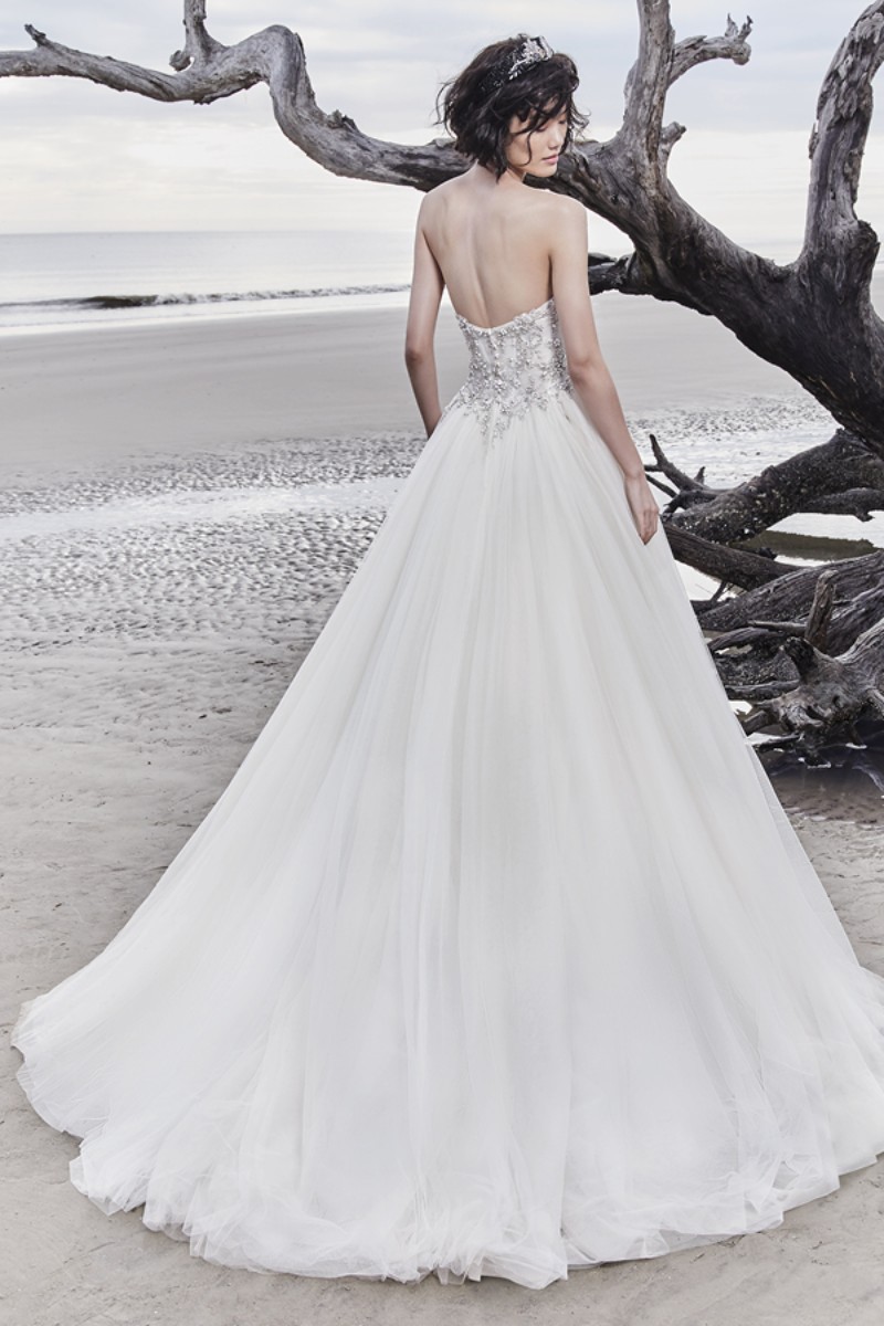 <a href="https://www.maggiesottero.com/sottero-and-midgley/dusty/11530">Maggie Sottero</a>