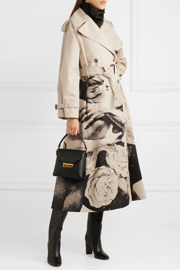 Trench gabardine estampada de algodão da Valentino via Net-a-Porter