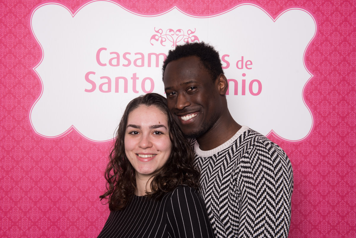 <p><b>Filipa Grova &amp; Alex Rocha</b><p>Marvila<p> A Filipa tem 22 anos e é Operadora de Caixa; o Alex tem 26 anos e é Técnico de Armazém. Vão ter um casamento católico.<p>Os dois definem-se  enquanto casal como "companheiros".