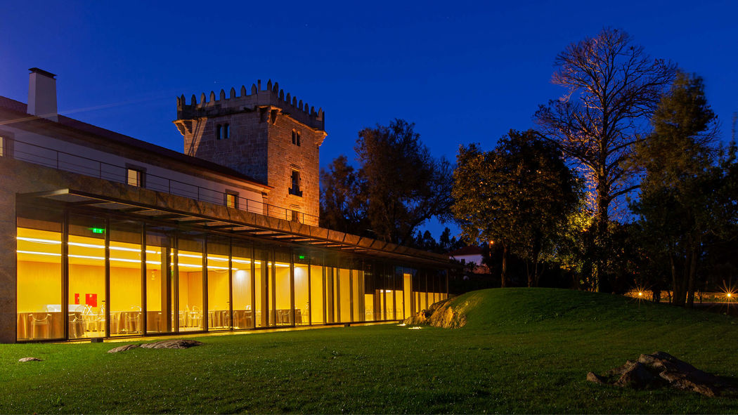 Exterior do Torre de Gomariz Wine & Spa Hotel à noite