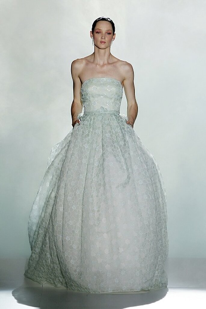 Foto: Ugo Camera / BARCELONA BRIDAL WEEK
<a href="http://zankyou.9nl.de/k3g6">Descubra a nova colecção 2015 de Rosa Clará</a>