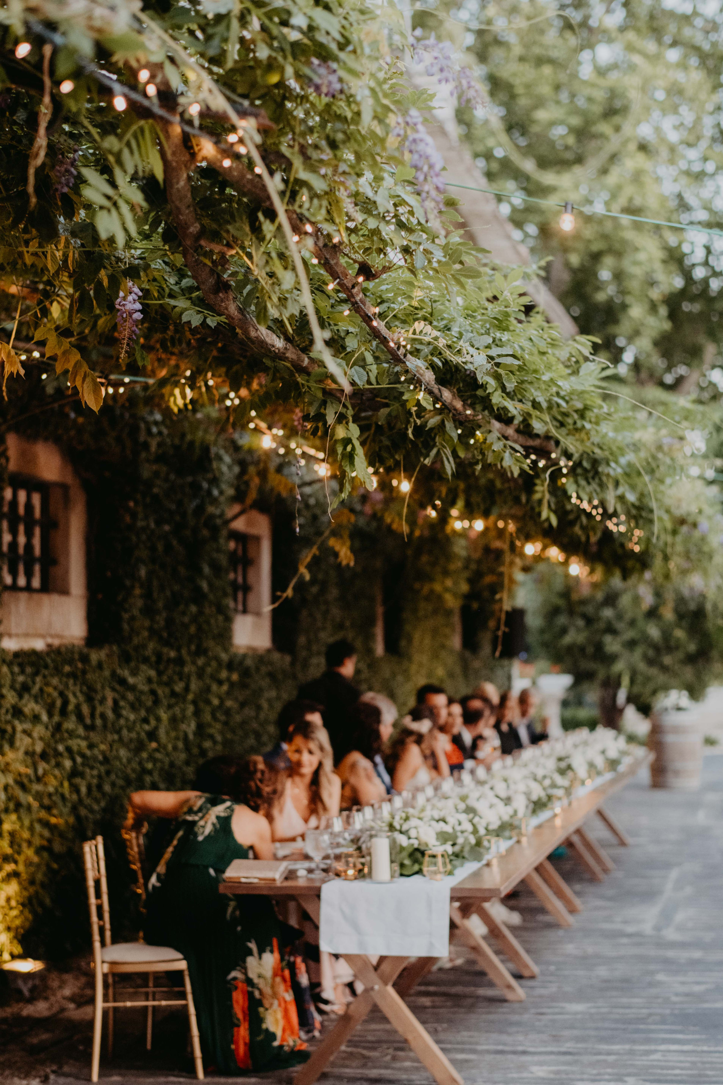 mesa longa de casamento decorada