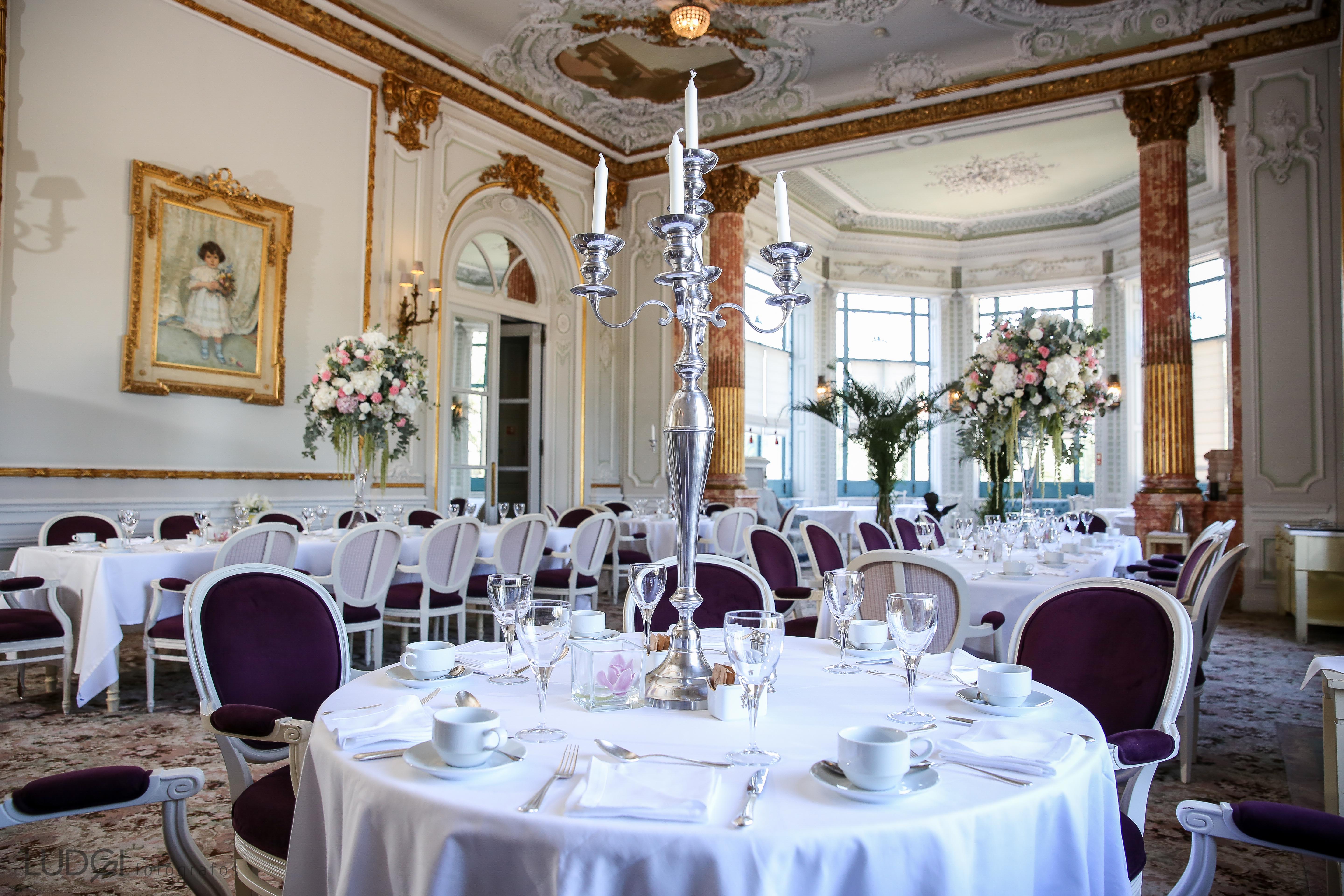 Pestana Palace Lisboa com decoração floral por My Wedding Flowers. Foto: Ludgi Fotógrafos