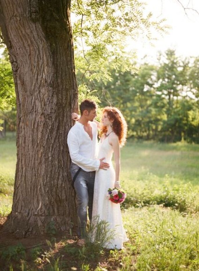 Noivos apaixonados. Foto: Bell Studio.