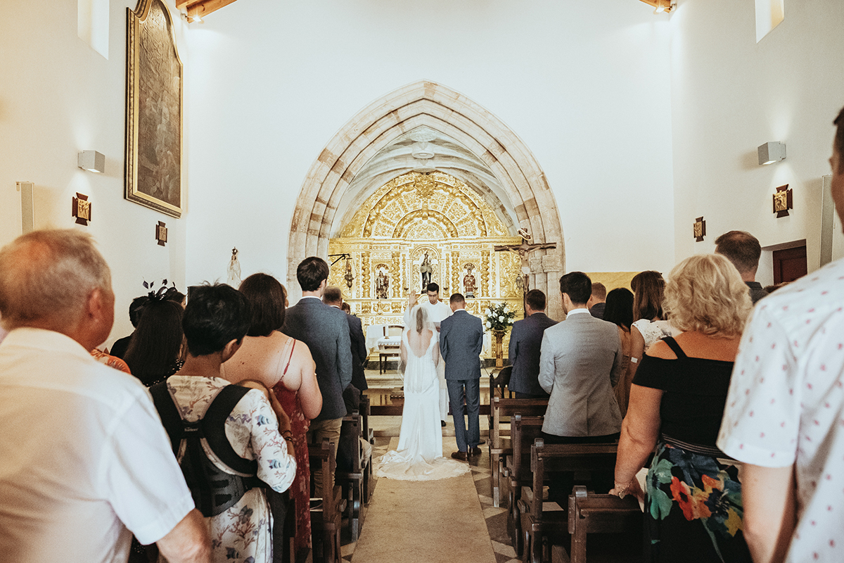 como escolher o padre casamento católico