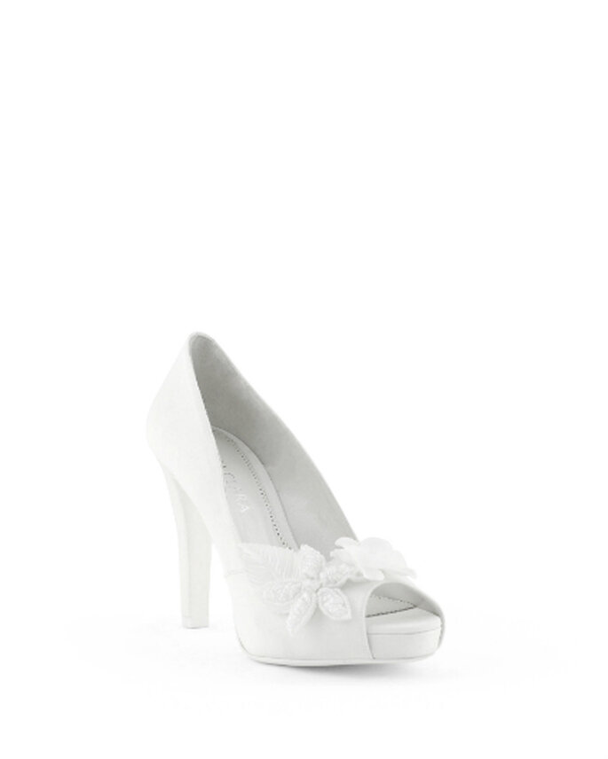 Escolhemos os nossos sapatos de noiva preferidos preferidas da colecção Rosa Clará 2013.
<a href="http://zankyou.9nl.de/k3g6">Descubra a nova colecção 2015 de Rosa Clará</a>