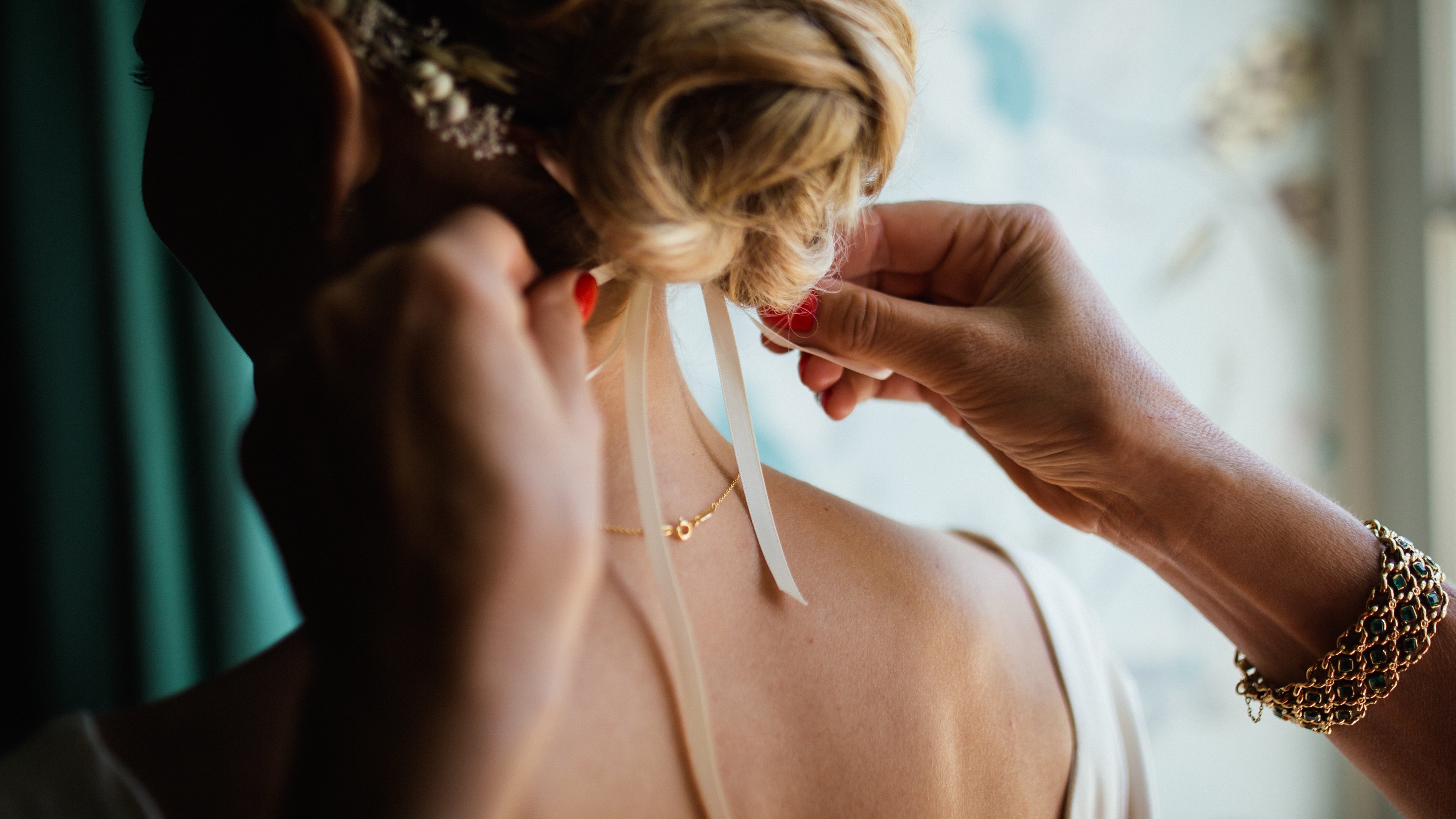 Como escolher os profissionais de beleza para o seu casamento