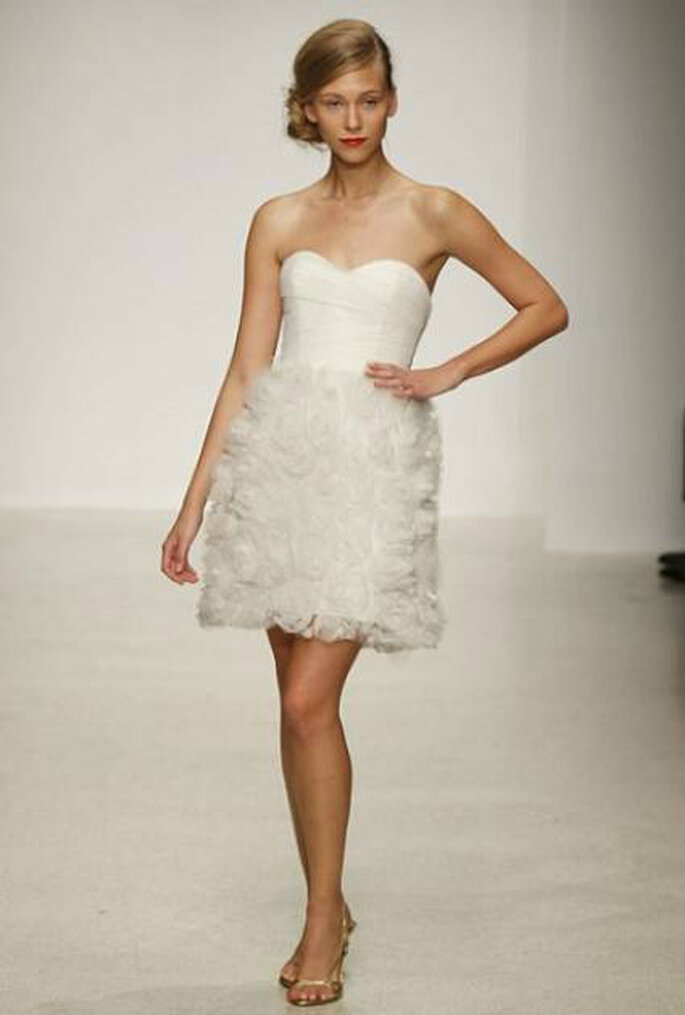 Vestido de noiva curto, da colecção Amsale Primavera 2013.Foto: <a href="http://zankyou.9nl.de/jr6r" target="_blank">Pronovias 2014</a>