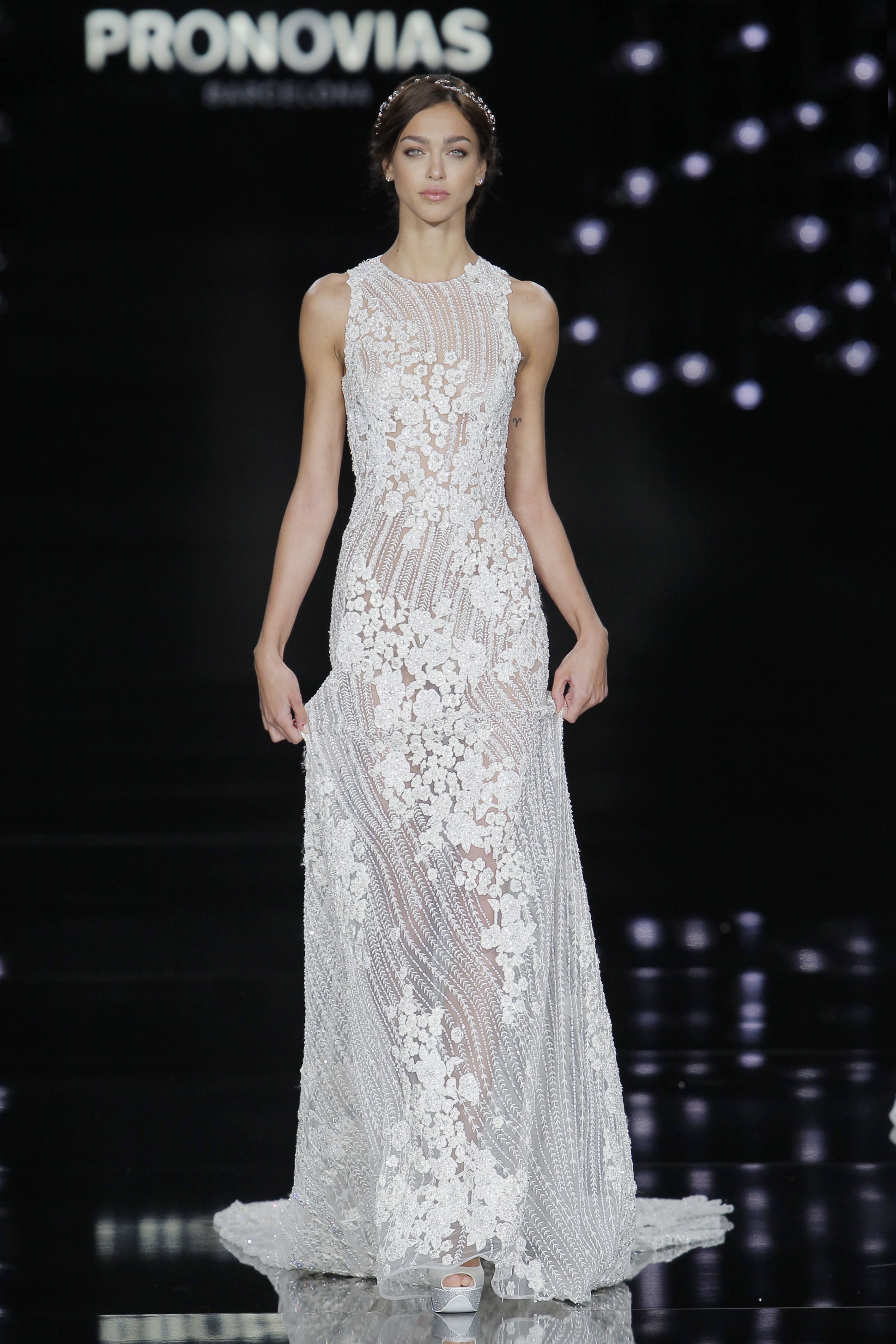 Credits: Barcelona Bridal Fashion Week
<a href="http://zankyou.9nl.de/n3ig" target="_blank"> Faça a sua marcação para experimentar este vestido! </a>