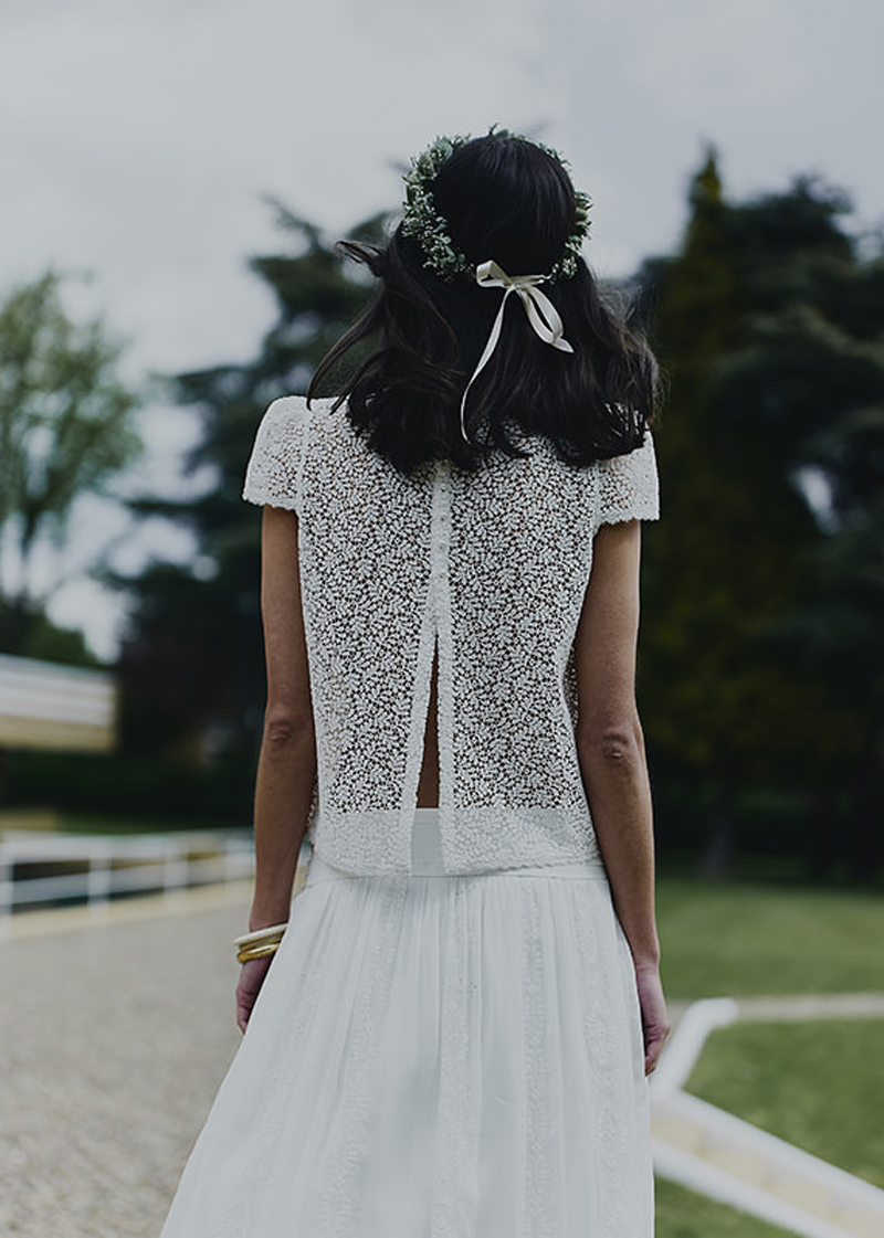 Top Parny, jupe Wood & couronne de fleurs Bergamotte. Créditos: Laure de Sagazan