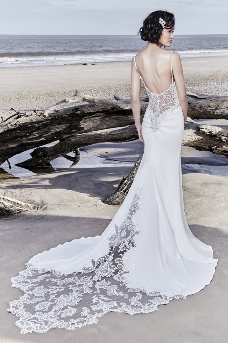 <a href="https://www.maggiesottero.com/sottero-and-midgley/hayward/11538">Maggie Sottero</a>