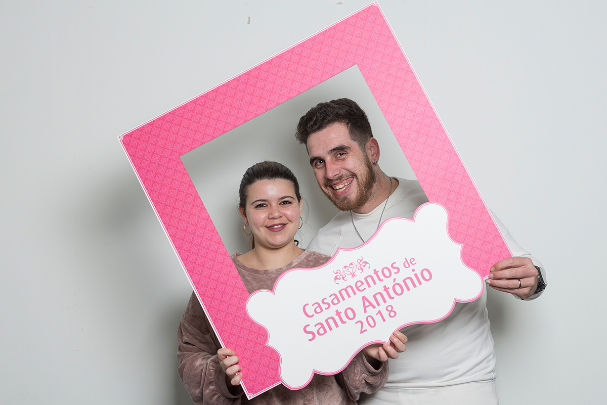 <p><b>Diana Machado & Bruno Freitas</b><p>Marvila<p>Diana tem 24 anos e é Doméstica; Bruno tem 25 anos e é Vigilante. Vão ter um casamento católico.<p>Enquanto casal, dizem ser muito "unidos".