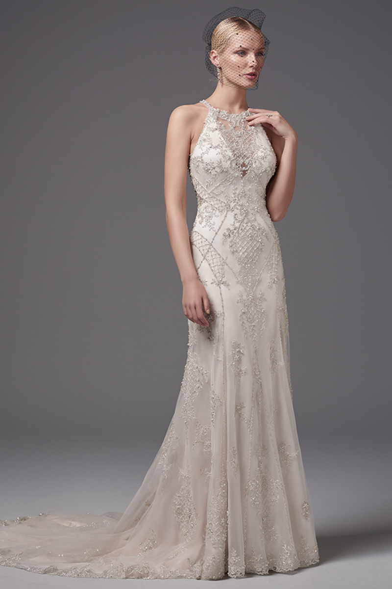 Um vestido com impressionantes detalhes de renda cruzados ofereem um brilho e dimensão a este glamoroso vestido que realça a cintura da noiva. Um decote em forma de V e aberto nas costas. As costuras feitas com renda completam as linhas deste vestido que é terminado com botões de cristais em vez do fecho.
<a href="https://www.maggiesottero.com/sottero-and-midgley/felicia/10220?utm_source=mywedding.com&utm_campaign=spring17&utm_medium=gallery" target="_blank">Sottero and Midgley</a>
