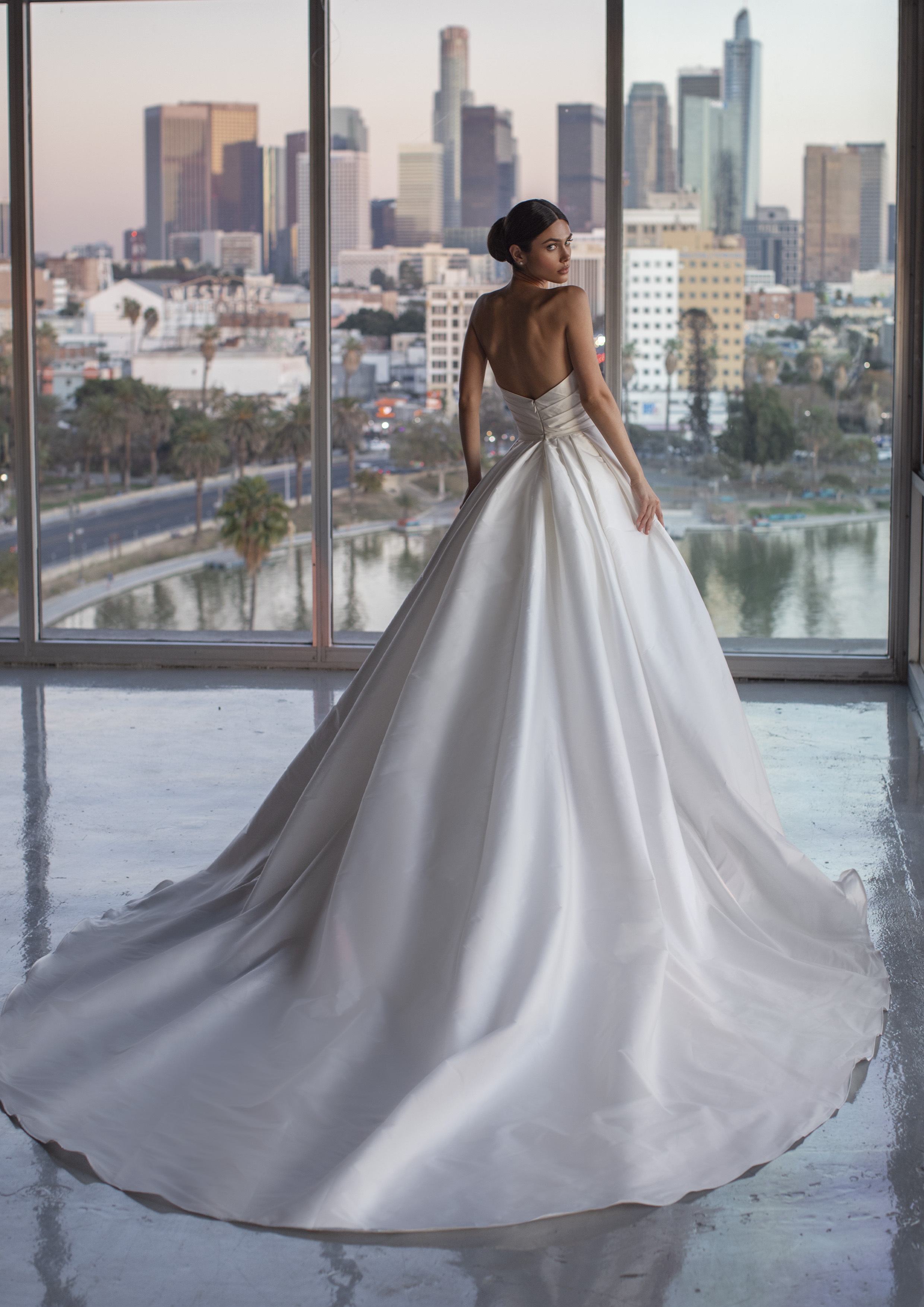 Vestido de noiva Princesa | Modelo Haver da Pronovias 2021 Cruise Collection