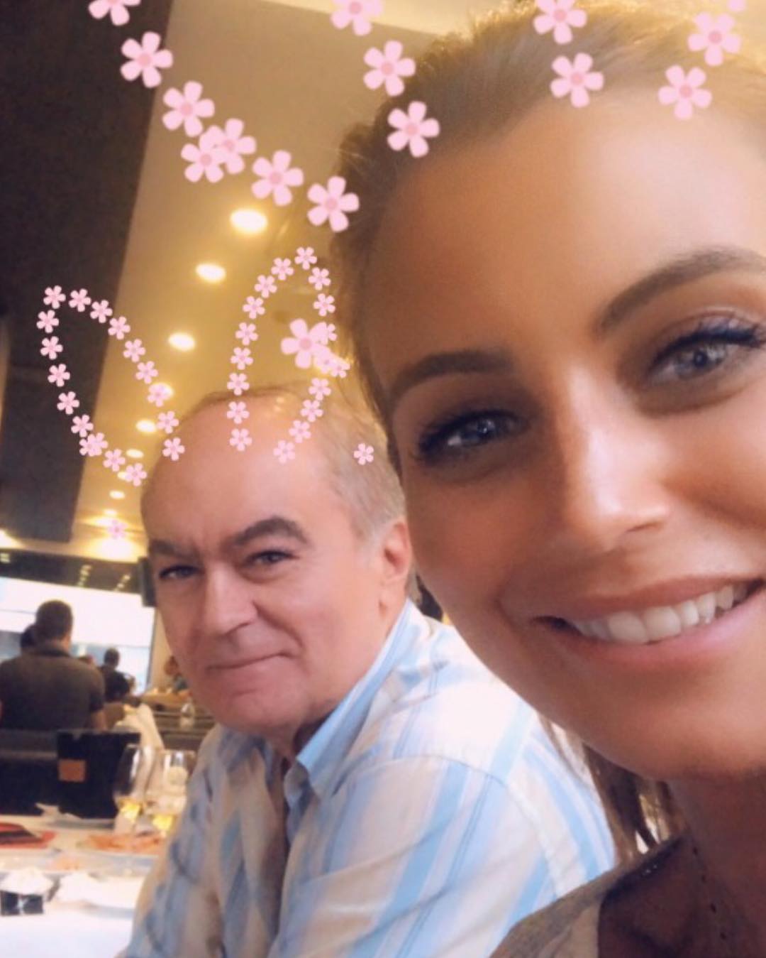 «E este é o Papi morenaço e bonitão da minha vida! Escolhi está foto porque mostra bem a nossa cumplicidade! Somos felizes juntos e divertimo-nos muito! Ele é um companheiraço e eu tenho a sorte de poder partilhar a minha com ele! Obrigada por esta oportunidade! Love u Papi!! Feliz dia do pai para todos!!!!!!» | Foto reprodução Instagram @lilianasantos