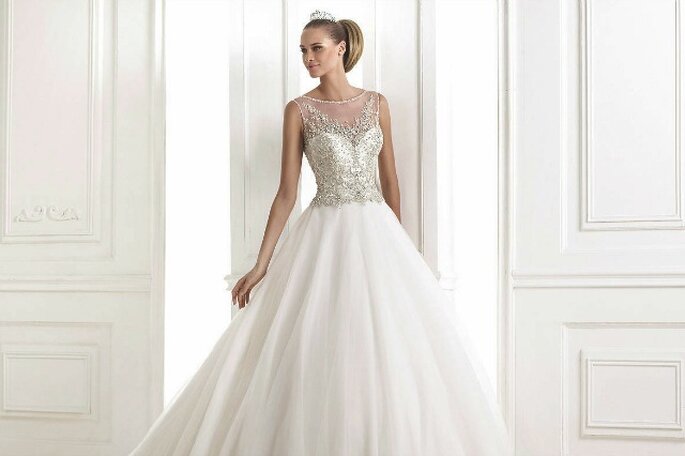 <a href="http://zankyou.9nl.de/n3ig" target="_blank"> Faça a sua marcação para experimentar este vestido! </a>