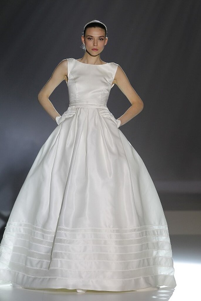 Foto: Ugo Camera / BARCELONA BRIDAL WEEK
<a href="http://zankyou.9nl.de/k3g6">Descubra a nova colecção 2015 de Rosa Clará</a>
