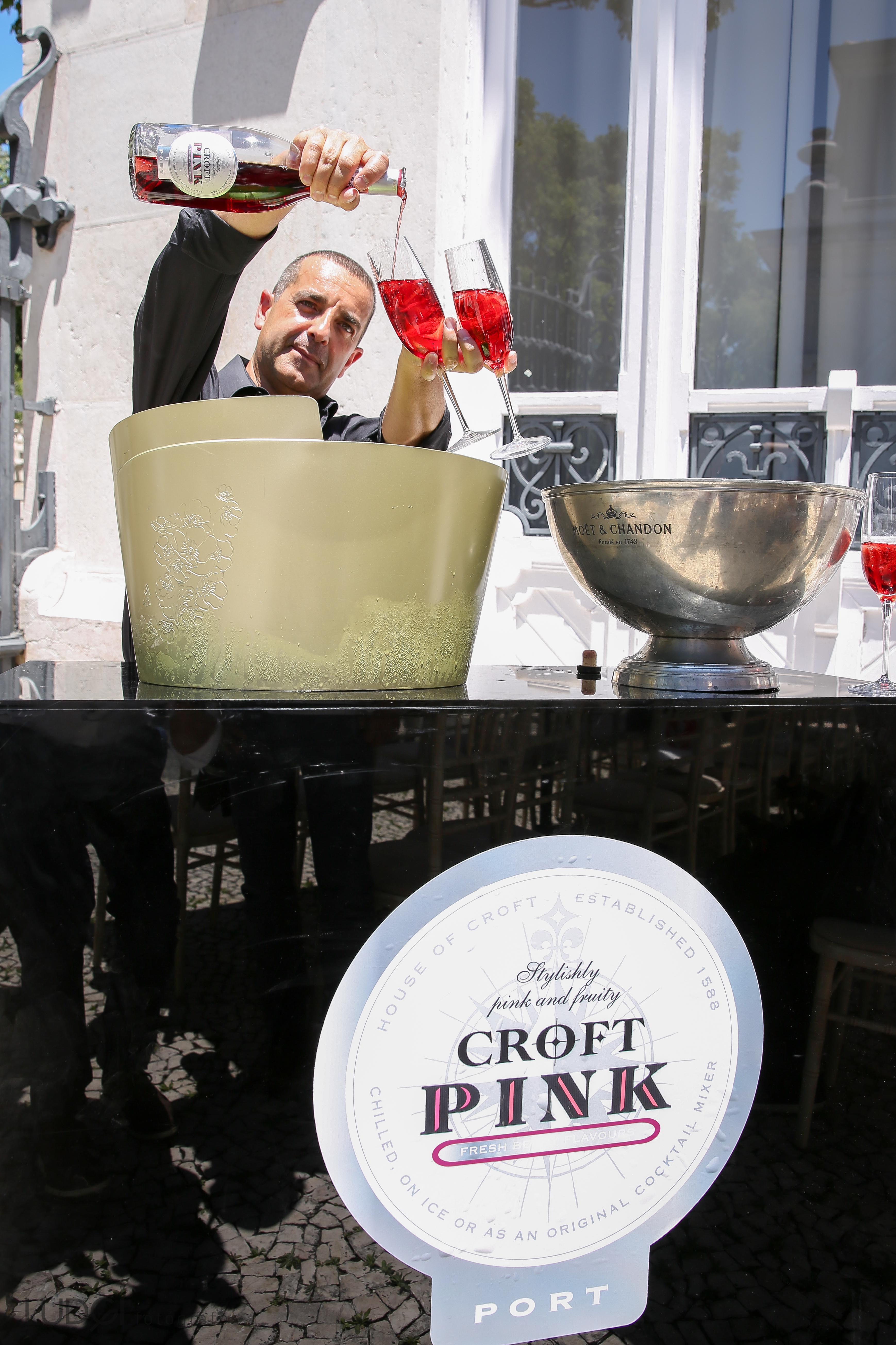 Bar patrocinado por Croft Pink no desfile Gio Rodrigues integrado no evento breakfast Wedding Club. Foto: Ludgi Fotógrafos