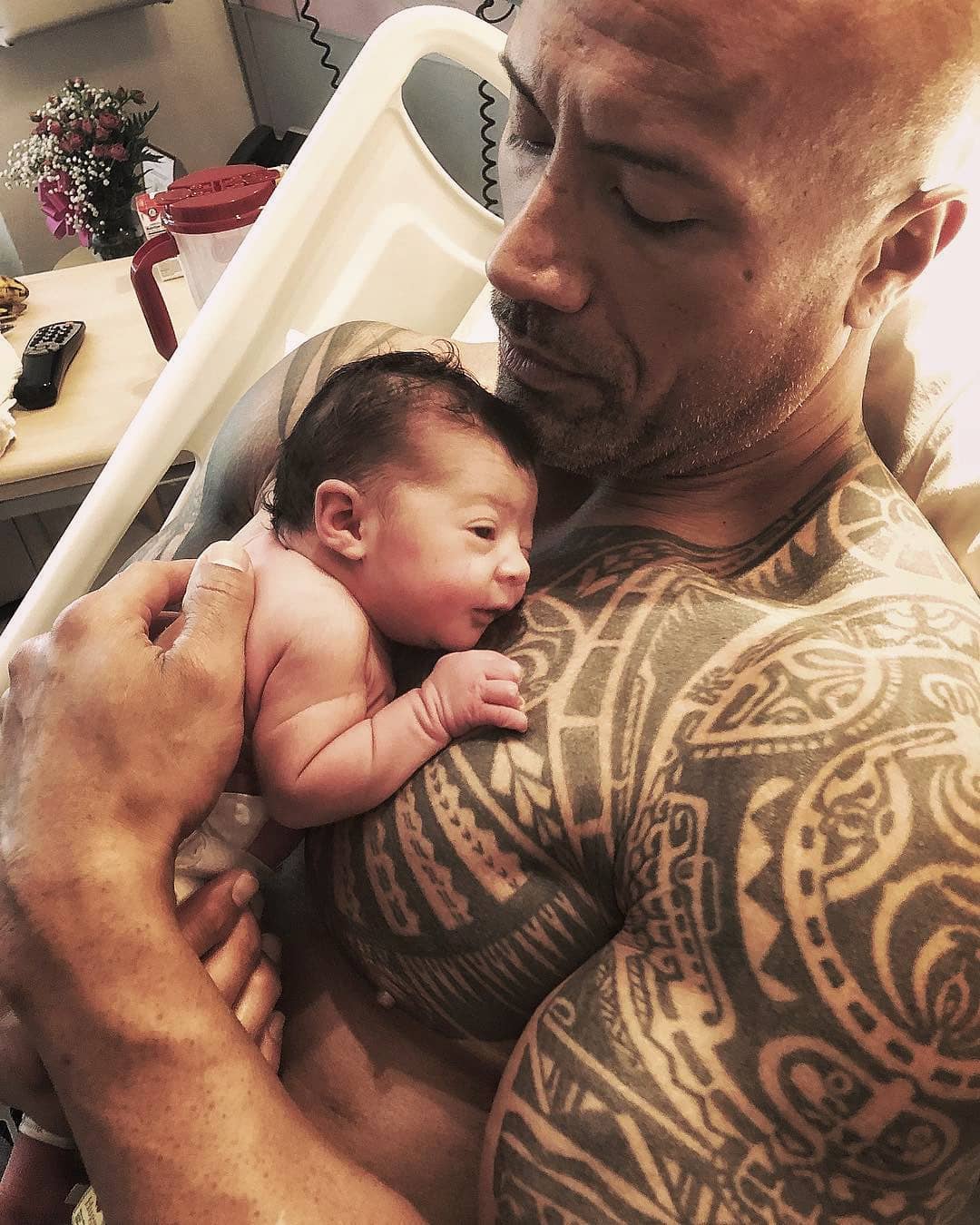 Dwayne Johnson, mais conhecido como The Rock, anunciou o nascimento da sua terceira filha, Tiana Gia Johnson, em abril. | Foto via Instagram @dwayne.johnsonrock