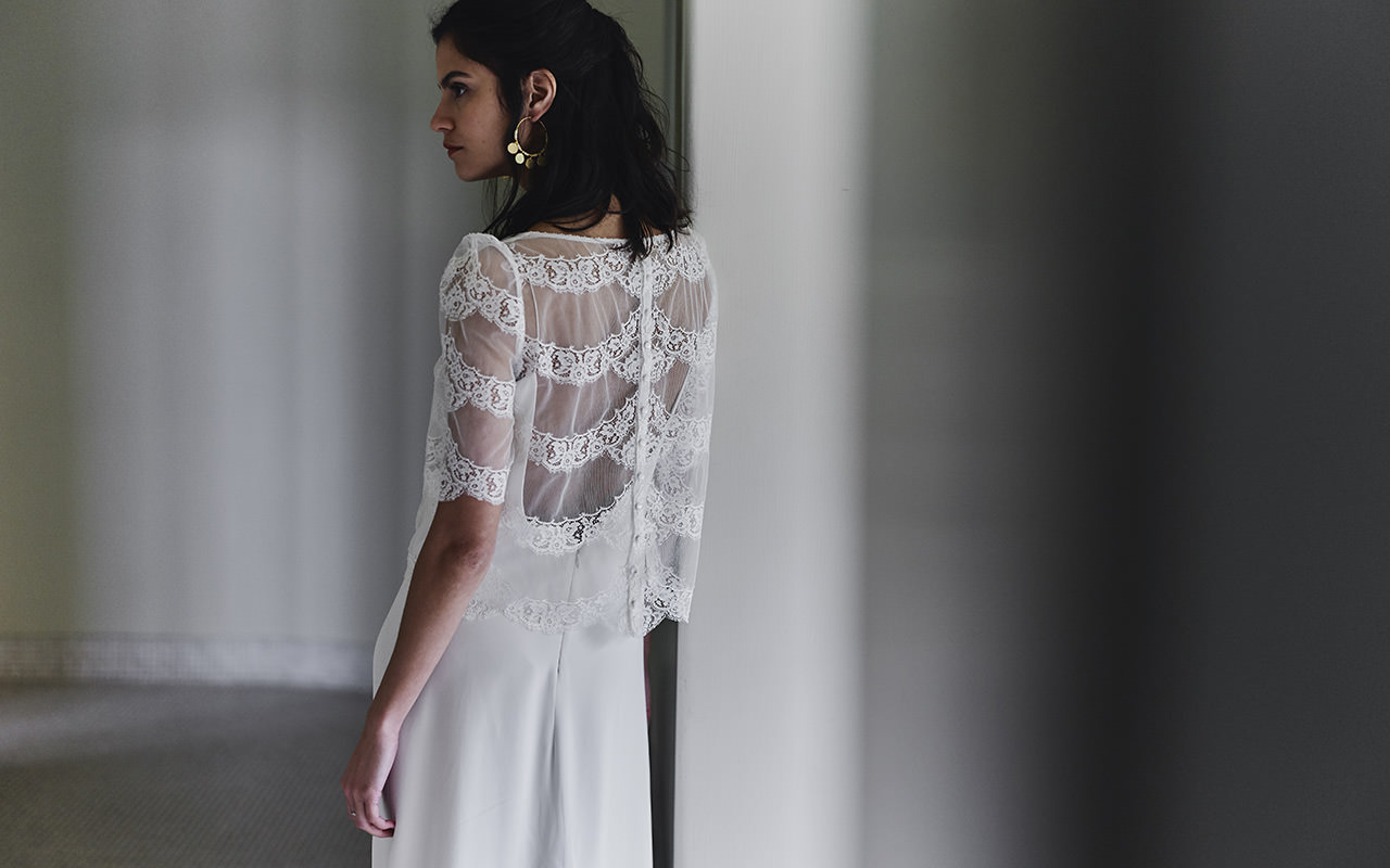 Top Hanks, sous-robe Drieu & boucles d'oreilles Elise Tsikis. Créditos: Laure de Sagazan