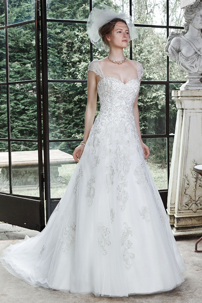 <a href="http://www.maggiesottero.com/dress.aspx?style=5MS689" target="_blank">Maggie Sottero</a>