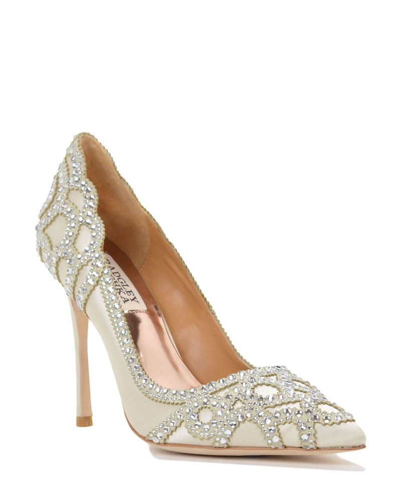 Rouge Embellished Evening Shoe. Créditos: Badgley Mischka