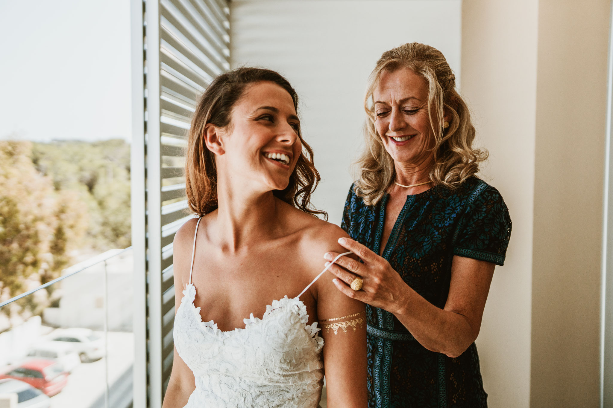 mãe e filha preparação casamento