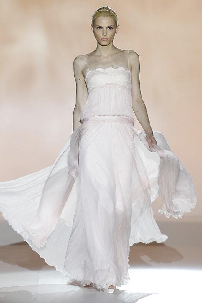 Foto: Ugo Camera / BARCELONA BRIDAL WEEK
<a href="http://zankyou.9nl.de/k3g6">Descubra a nova colecção 2015 de Rosa Clará</a>