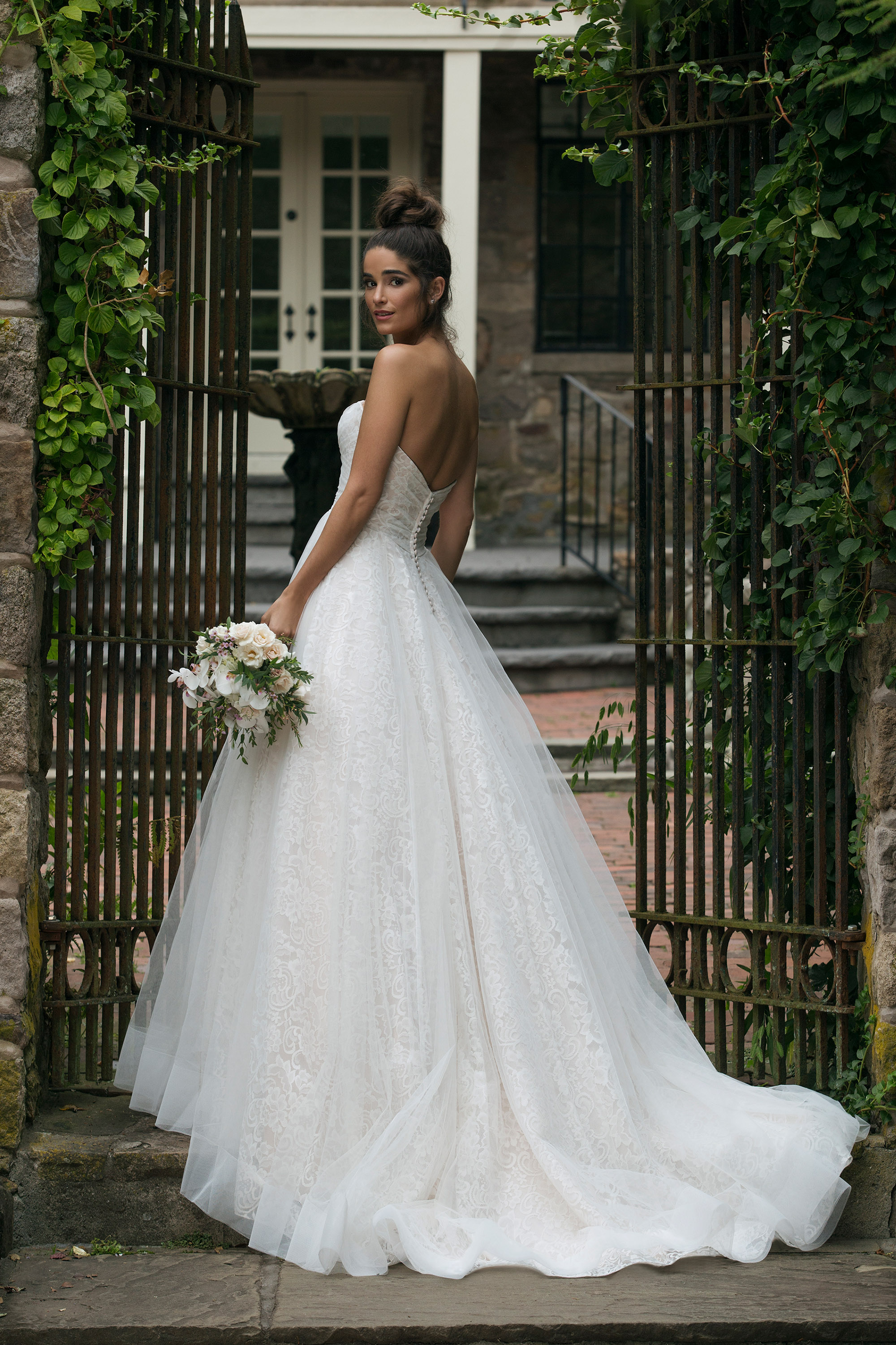 Style 44055. Credits: Justin Alexander Sincerity.