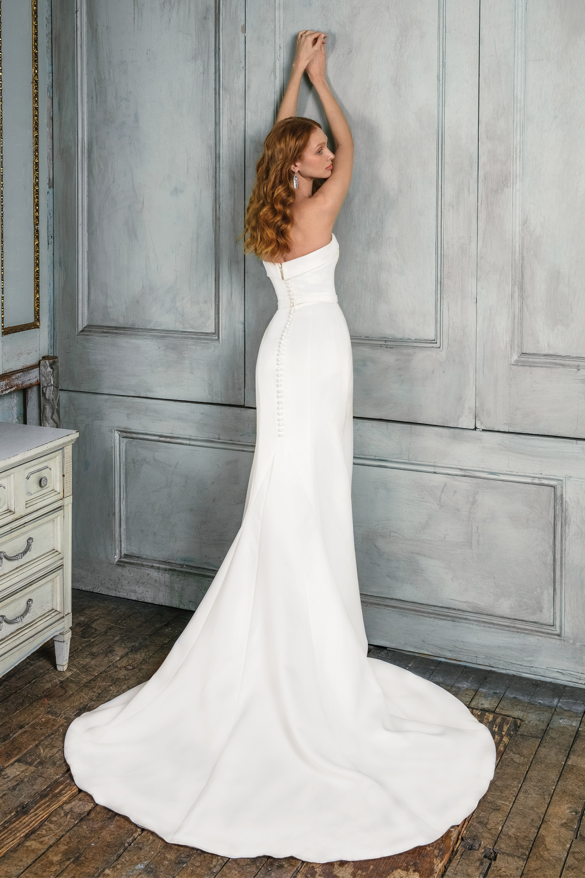 Style 99021. Credits: Justin Alexander Signature.