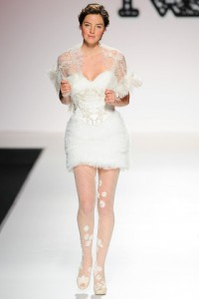 Vestido de novia corto. Model Novias 2011