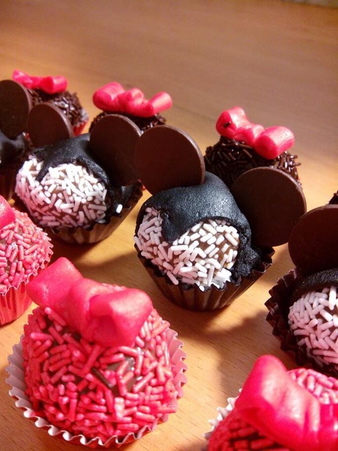 Brigadeiros na versão Minnie. Foto Brigadeiro Nacional