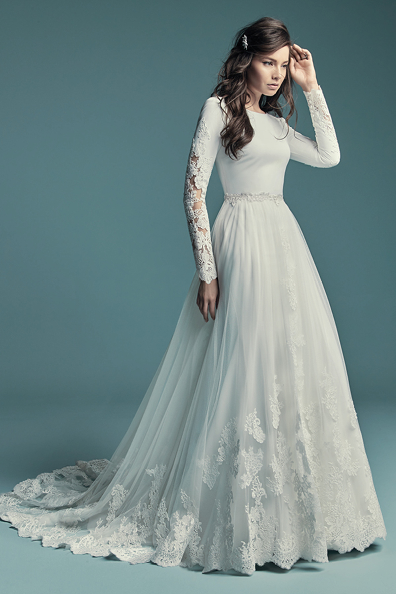 <a href="https://www.maggiesottero.com/maggie-sottero/olyssia/11500">Maggie Sottero</a>
Este vestido de noiva extremamente elegante e com mangas compridas apresenta um decote halte e costas em U. Terminado com botões de cristal sobre fecho.